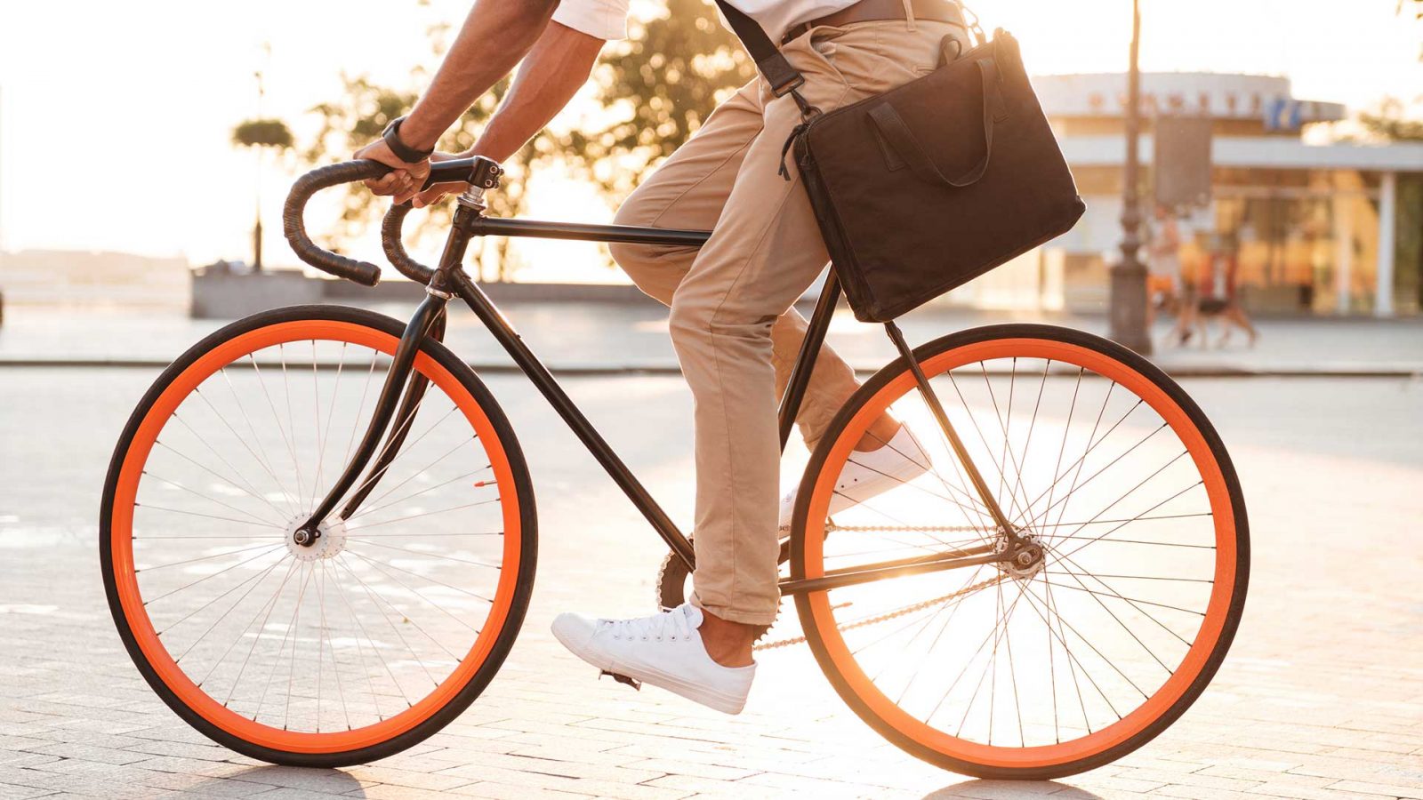 picture of guy cycling